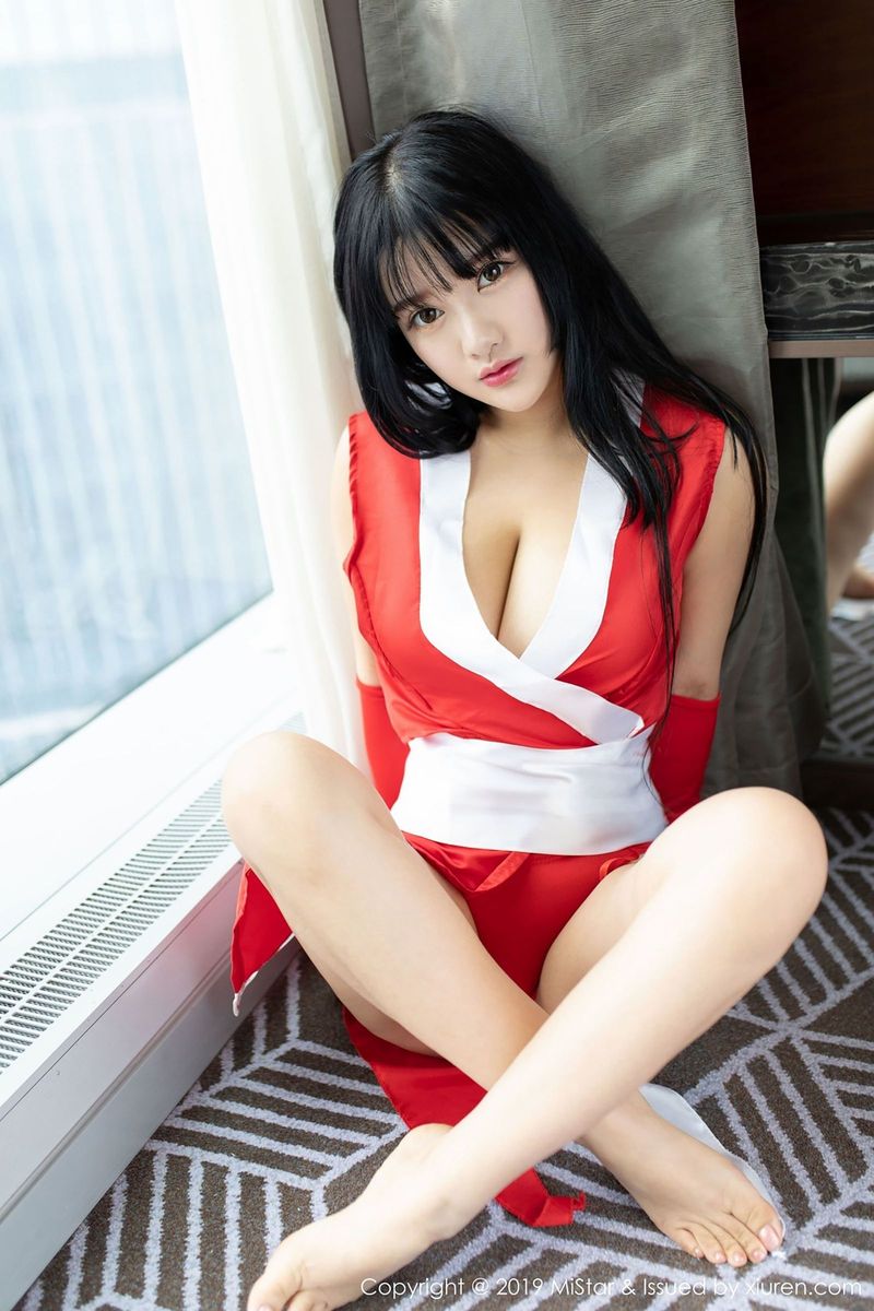 童颜巨乳模特小尤奈绝佳身材COS不知火舞性感写真