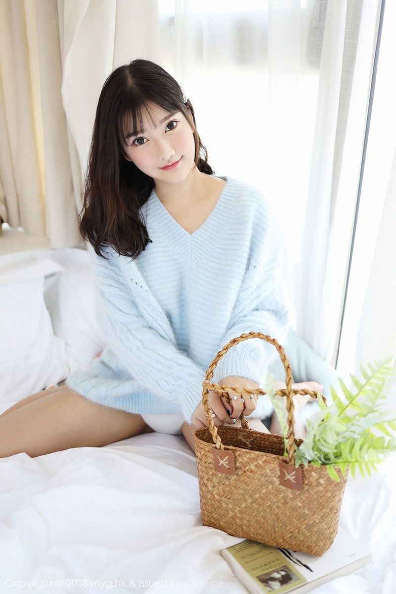 童颜巨乳模特小尤奈居家小女友视角第二套私房写真