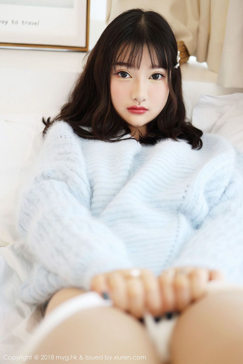 童颜巨乳模特小尤奈居家小女友视角第二套私房写真