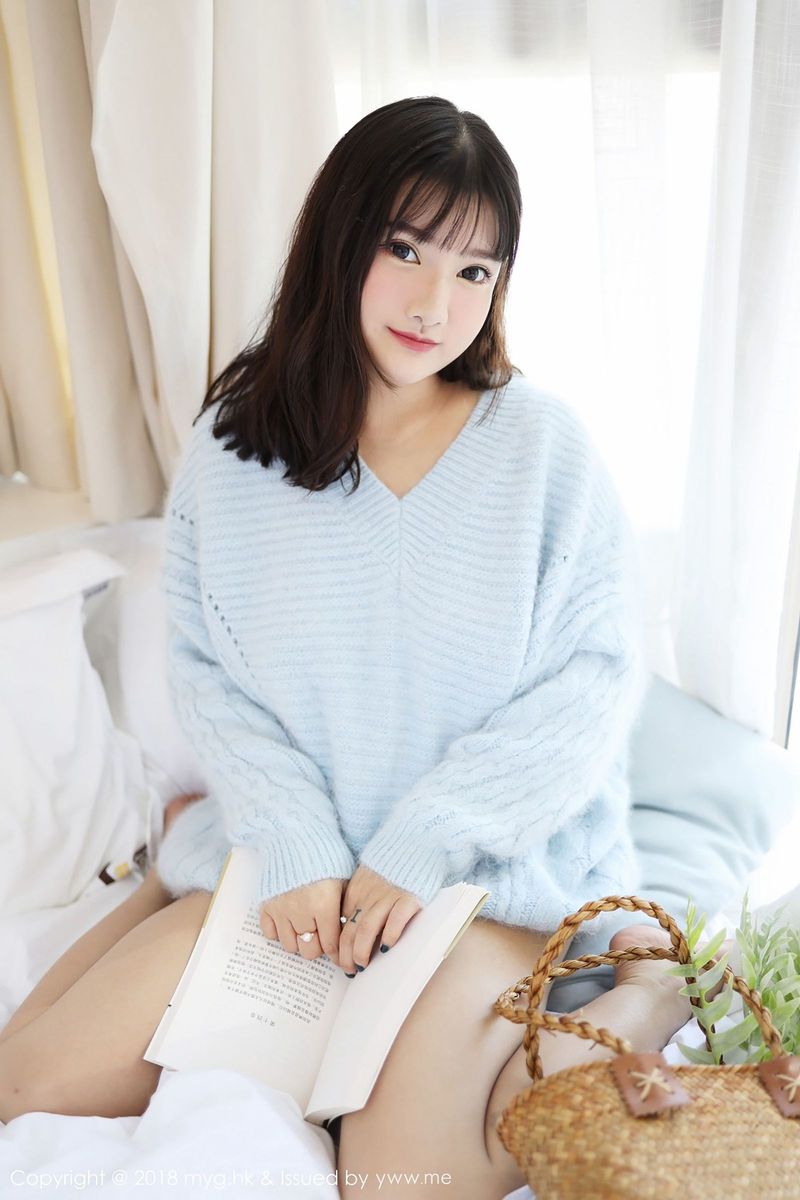 童颜巨乳模特小尤奈居家小女友视角第二套私房写真
