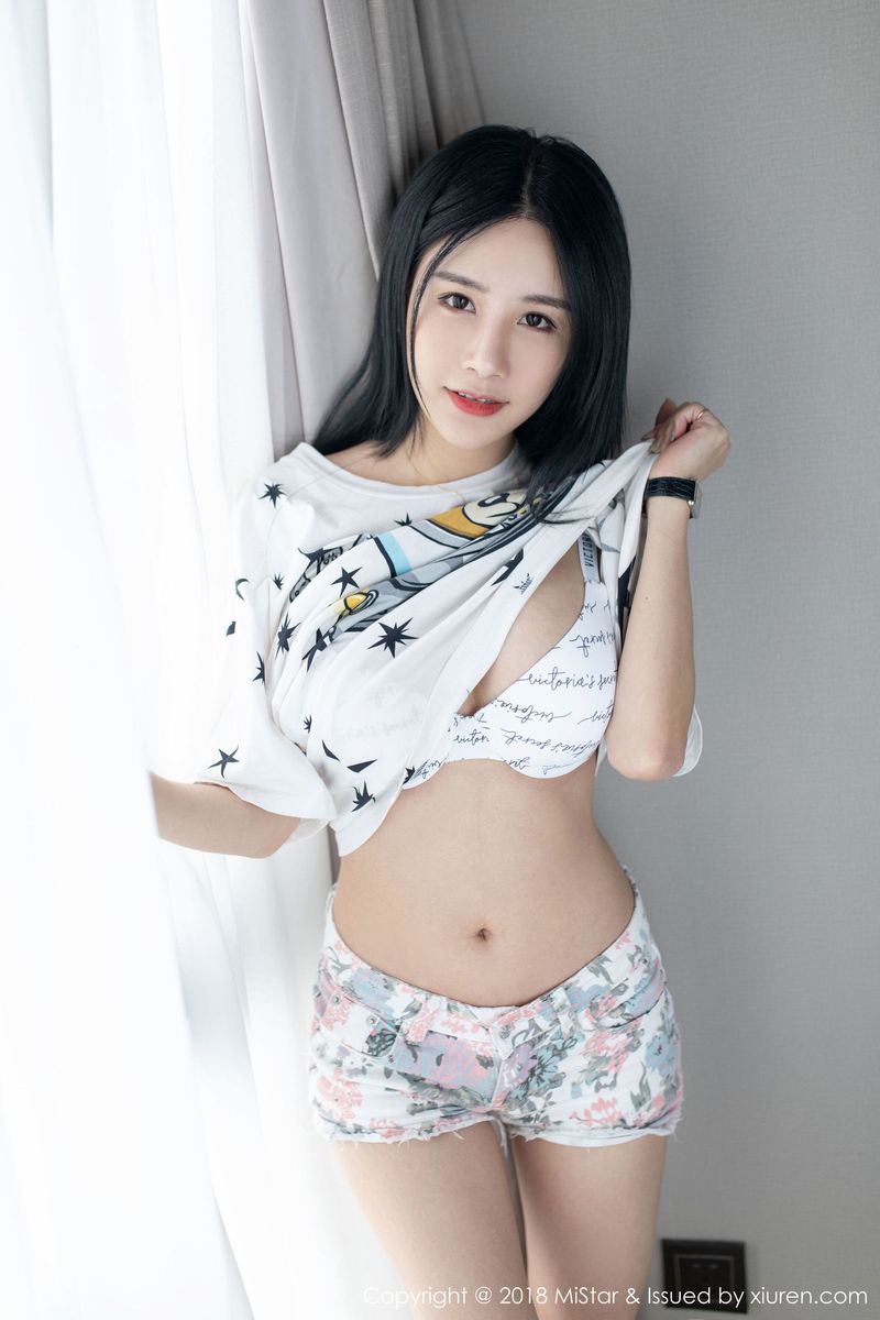 性感女神小沫琳(琳琳ailin)颜值依旧靓丽身材惹火诱人写真