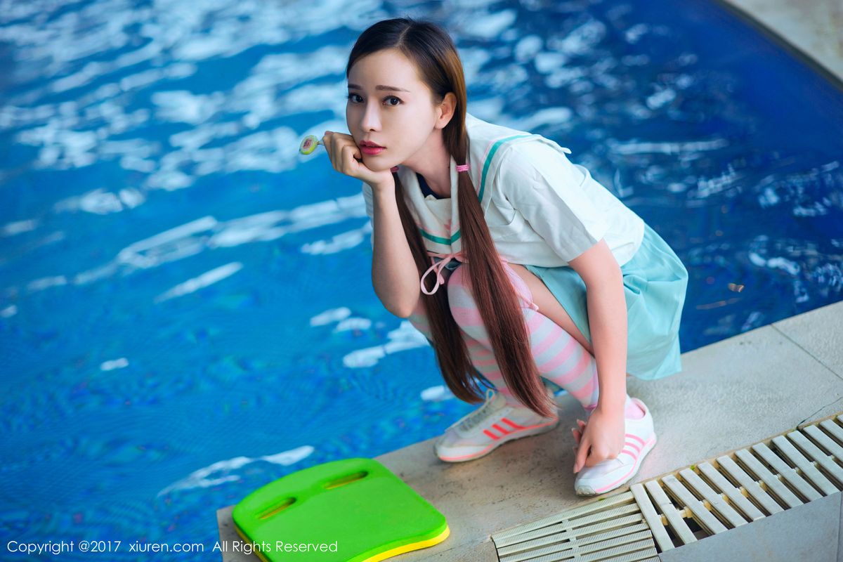 秀人网美女主播艾小青日系学生服&人体泡沫火爆套图