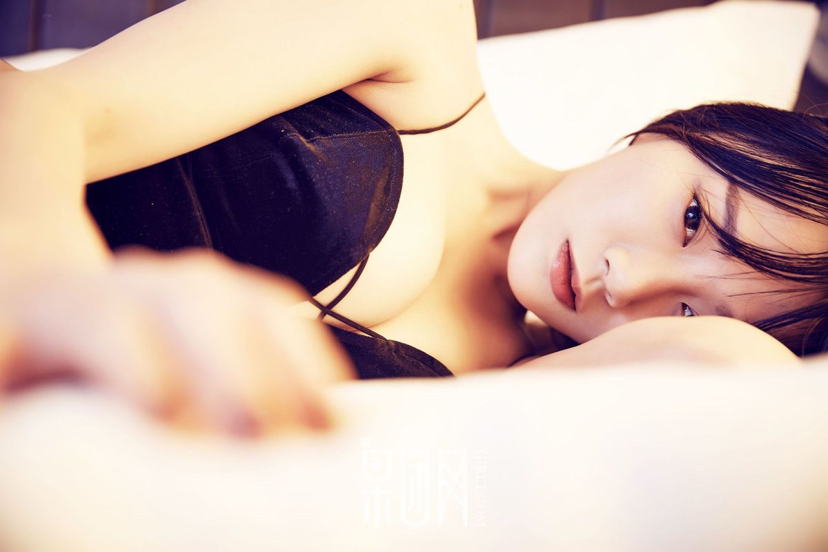 果团网36D大胸美女何嘉颖比基尼黑色丁字裤诱惑美图