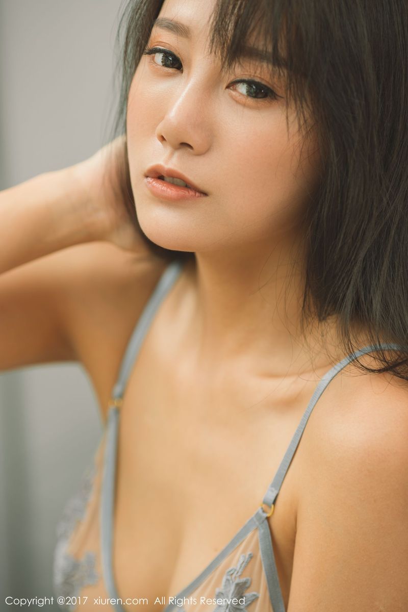 性感女神李猩一镂花内衣美胸翘臀诱惑私房写真