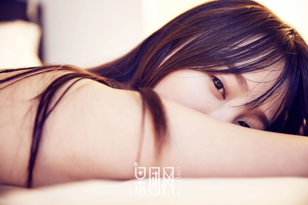 果团网36D大胸美女何嘉颖比基尼黑色丁字裤诱惑美图