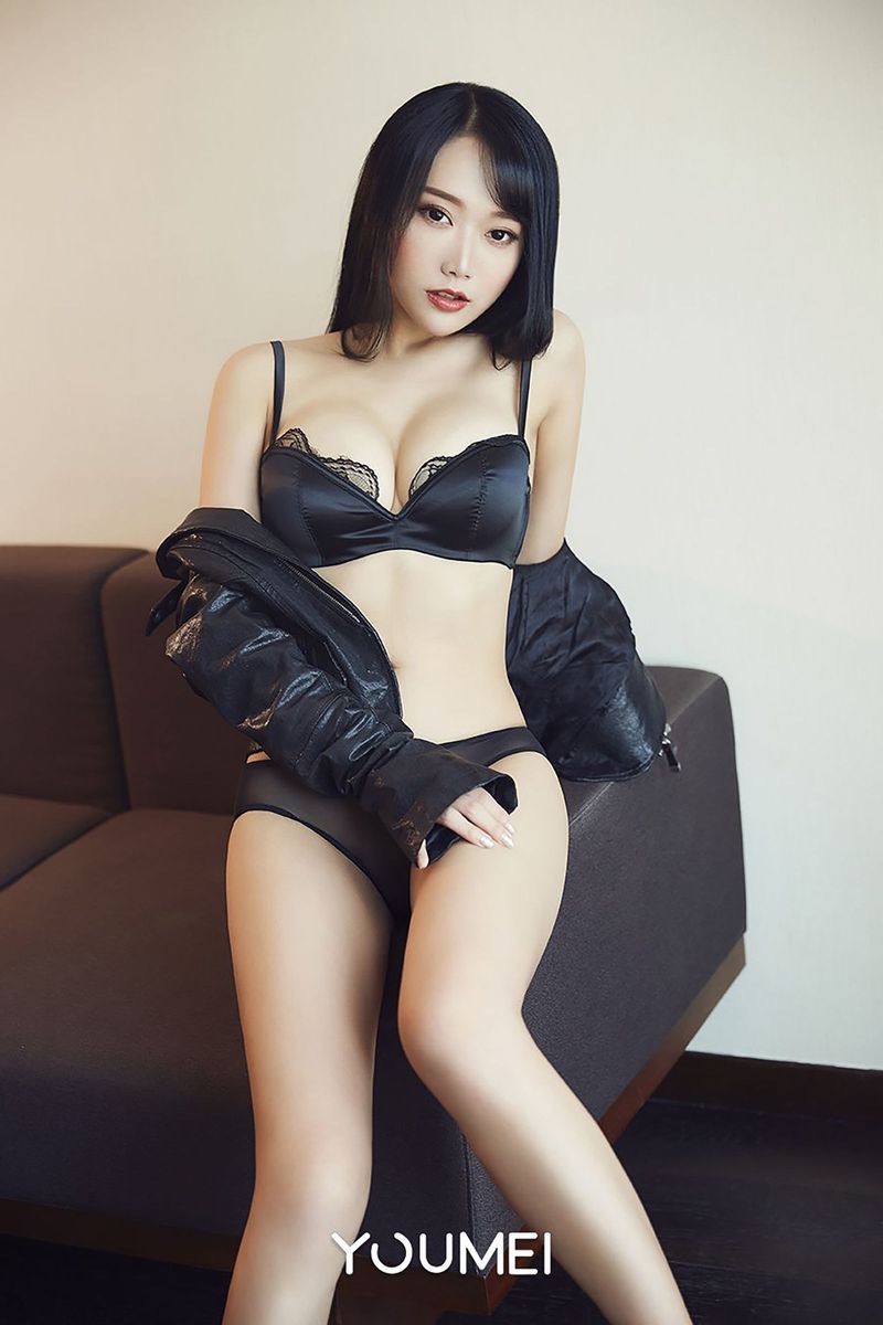 绝色佳丽何嘉颖黑色内衣诱惑迷人风情大尺度写真