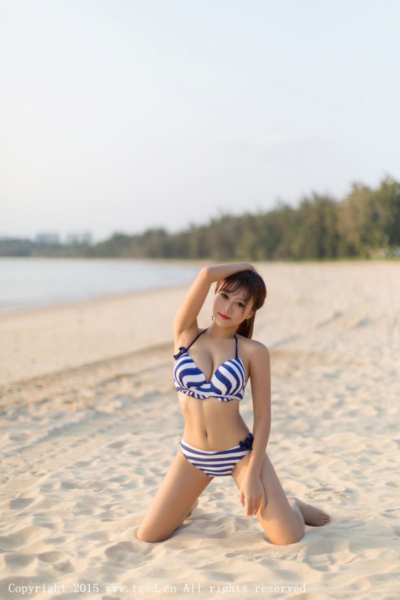 推女神美女模特李猩一沙滩比基尼诱惑前凸后翘三亚旅拍