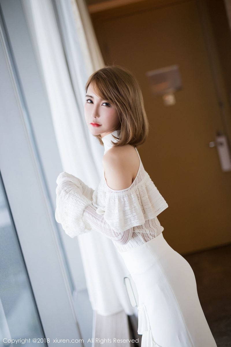 美女模特楚恬Olivia黑丝美腿真空美胸内衣诱惑美图