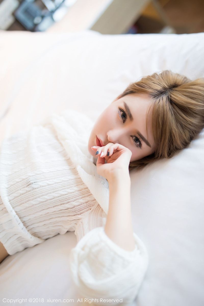 美女模特楚恬Olivia黑丝美腿真空美胸内衣诱惑美图
