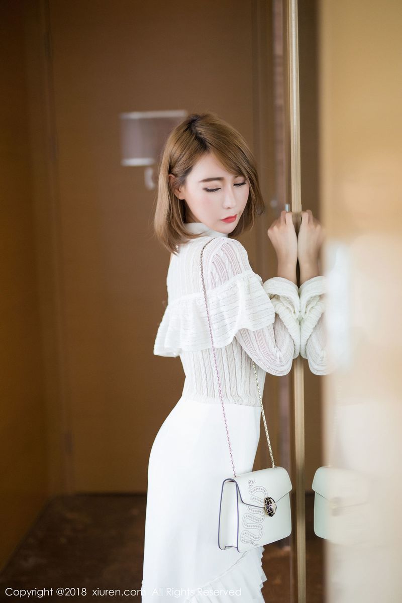 美女模特楚恬Olivia黑丝美腿真空美胸内衣诱惑美图