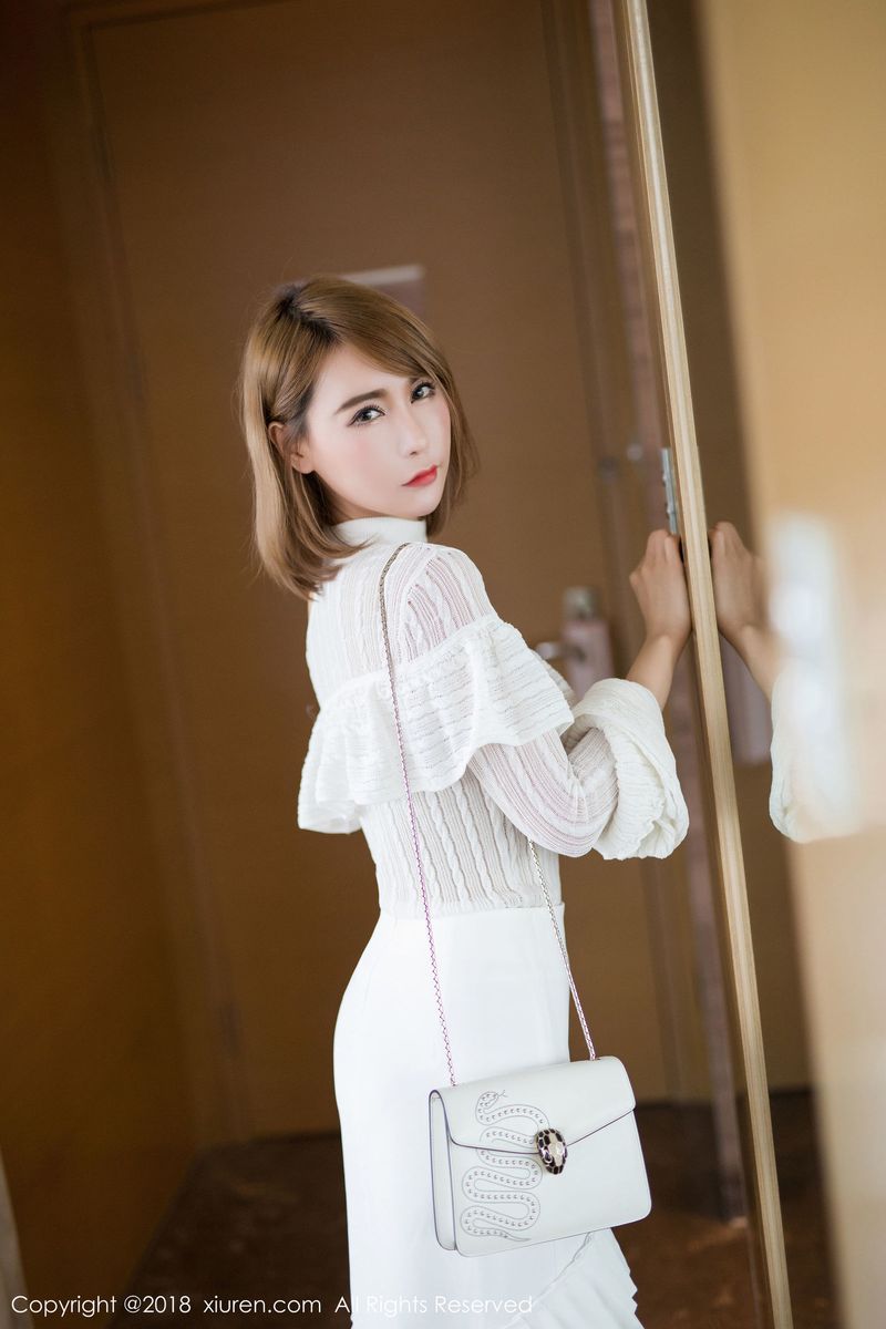 美女模特楚恬Olivia黑丝美腿真空美胸内衣诱惑美图