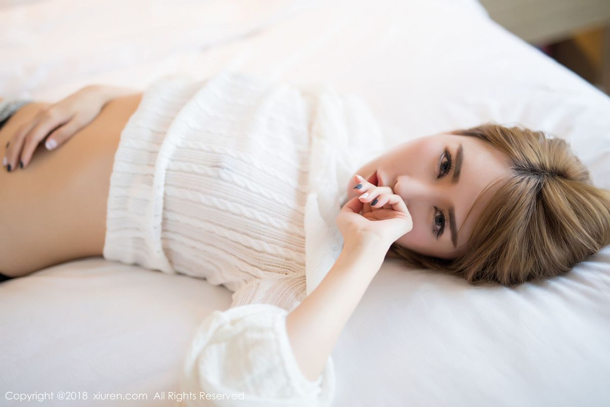 美女模特楚恬Olivia黑丝美腿真空美胸内衣诱惑美图