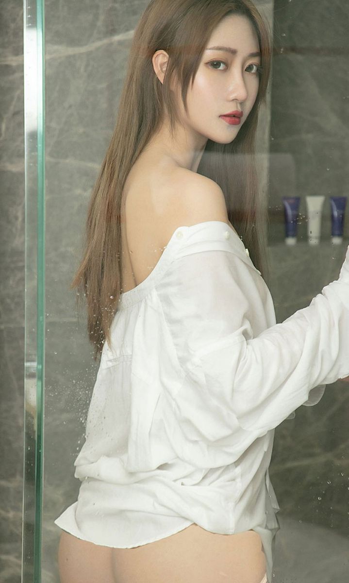 美女模特林微微透视水手服丁字裤内衣诱惑写真套图