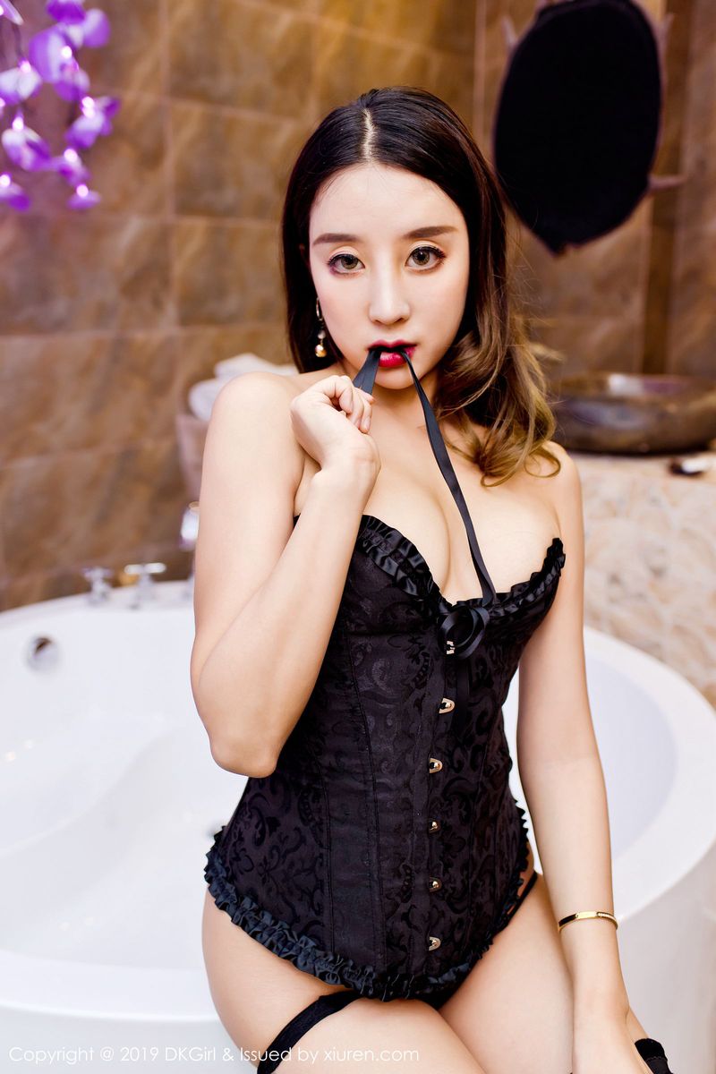 性感女神筱慧cindy黑丝美腿丁字裤情趣诱惑写真