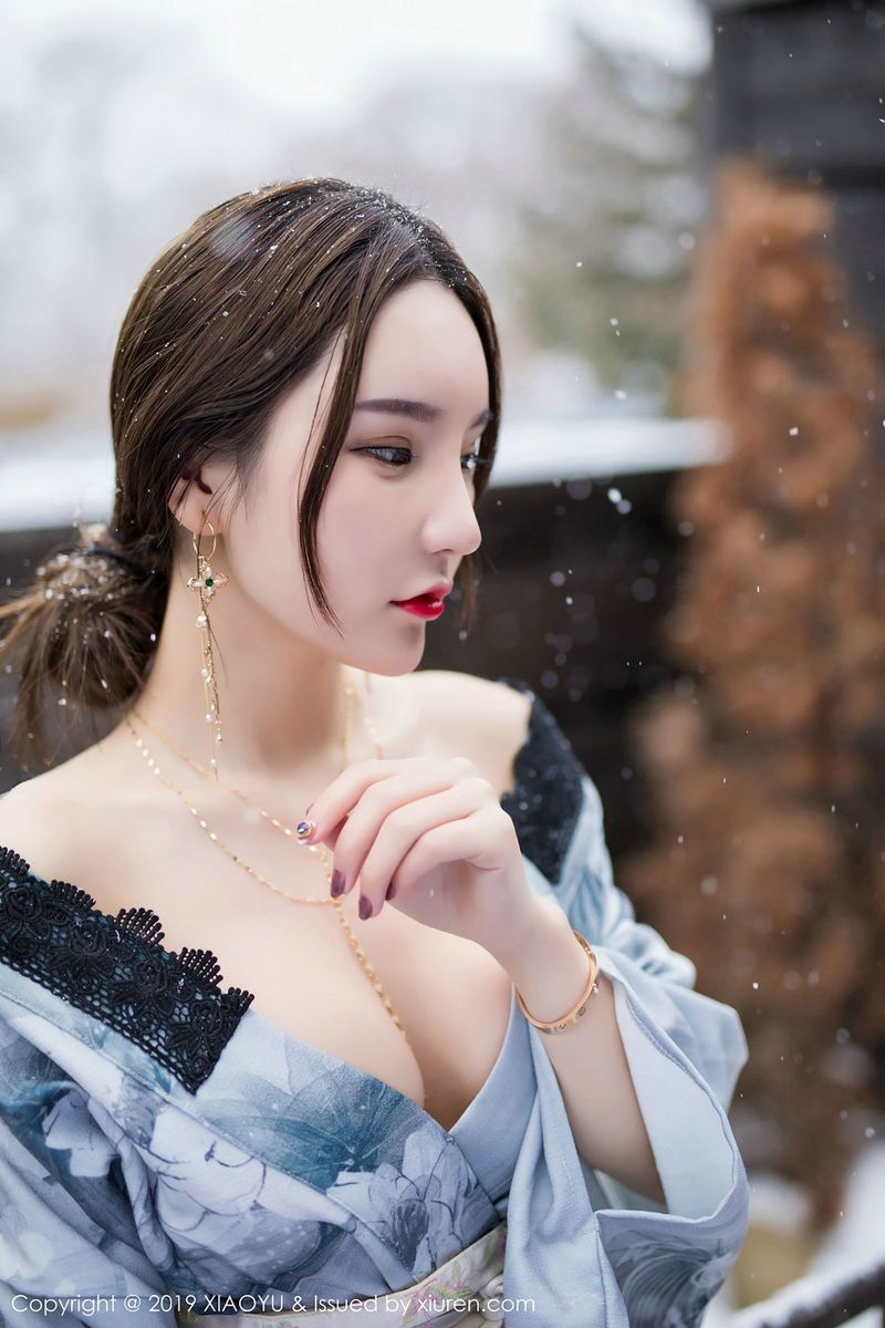 性感女神周于希Sandy雪地美腿丁字裤诱惑北海道旅拍