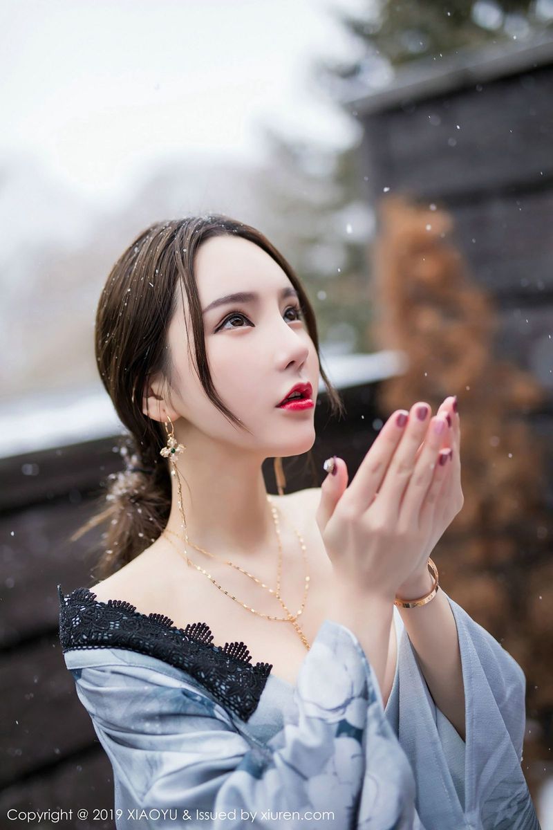 性感女神周于希Sandy雪地美腿丁字裤诱惑北海道旅拍