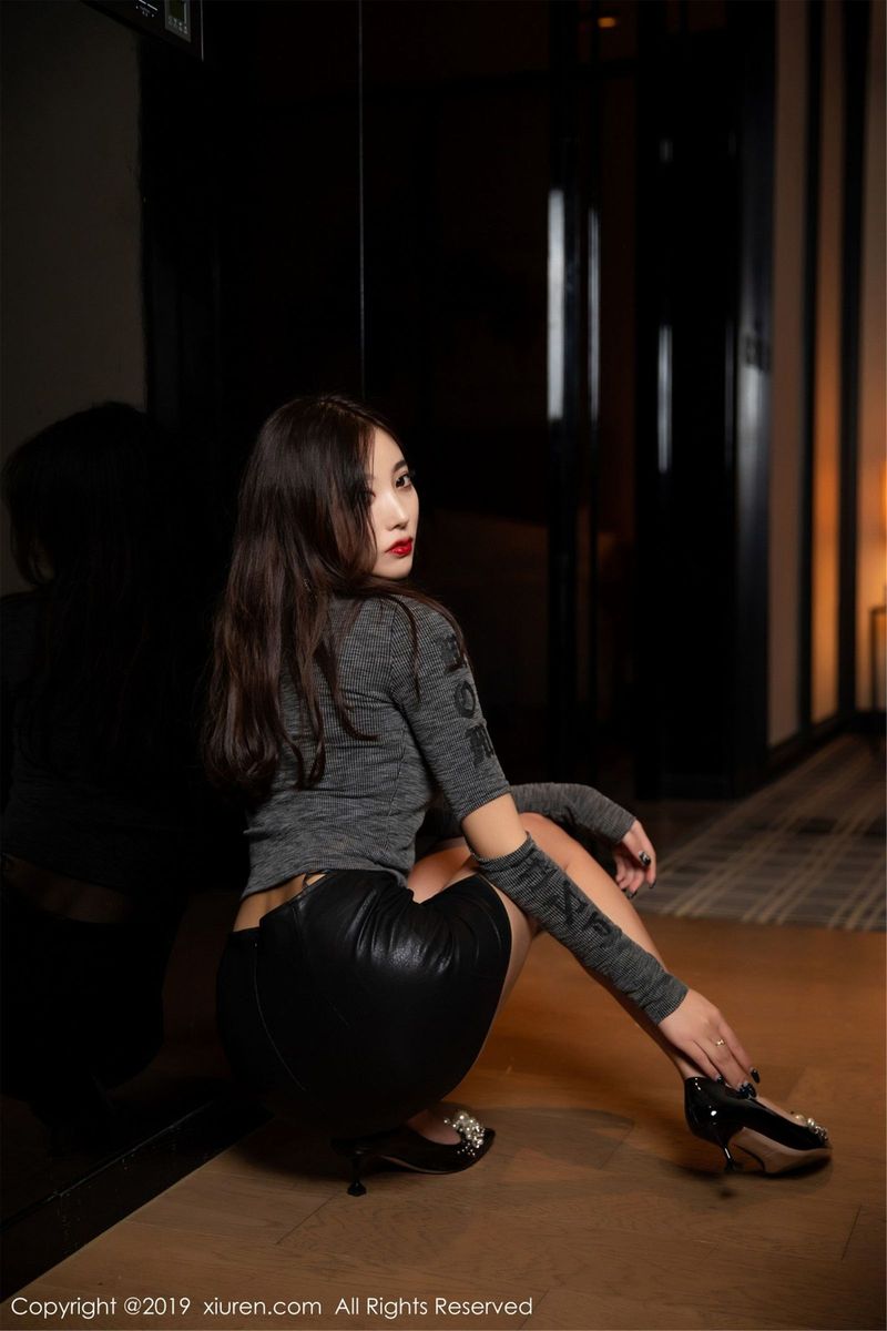 性感女神杨晨晨sugar皮质超短裙制服诱惑写真