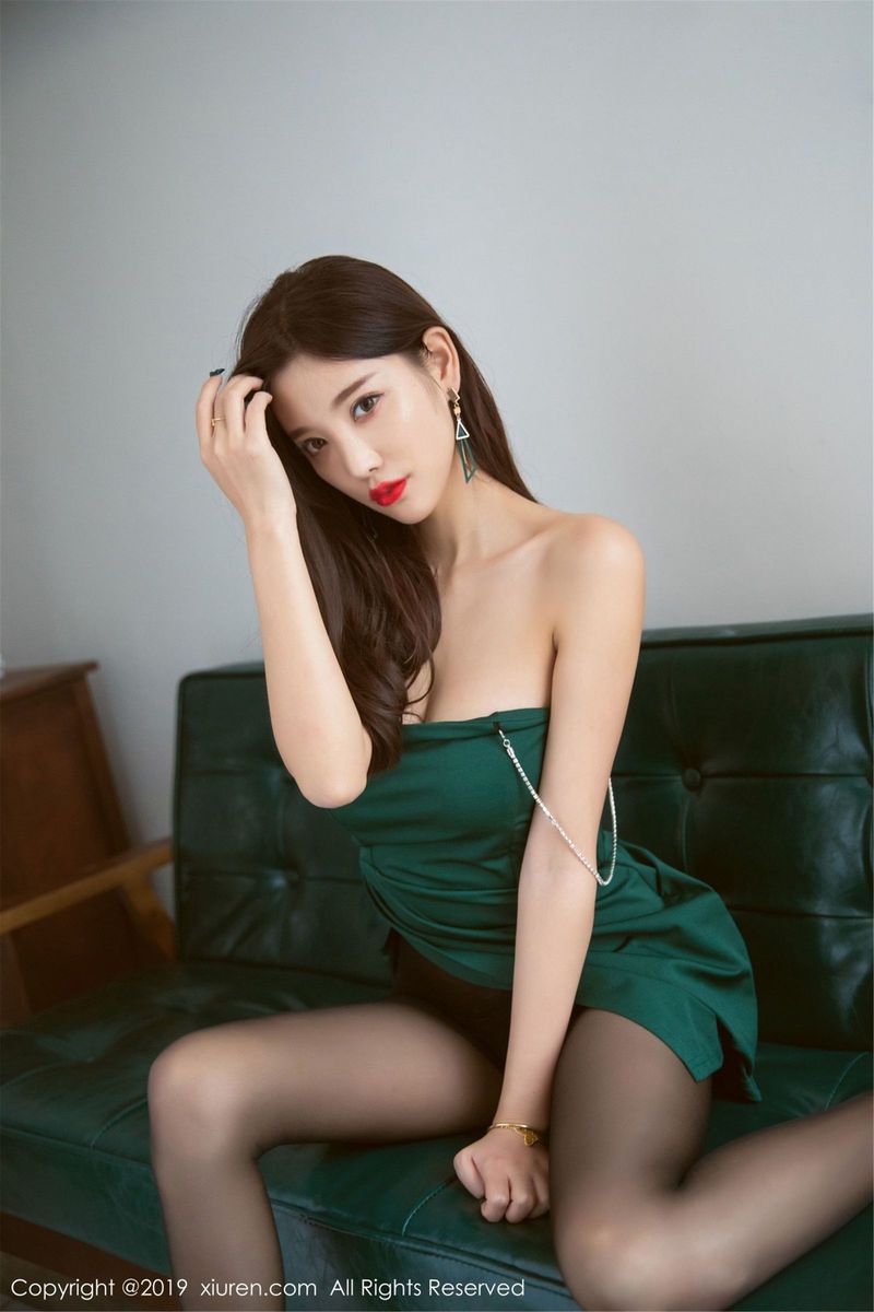 性感女神杨晨晨sugar黑丝美腿绿色超短裙诱惑写真