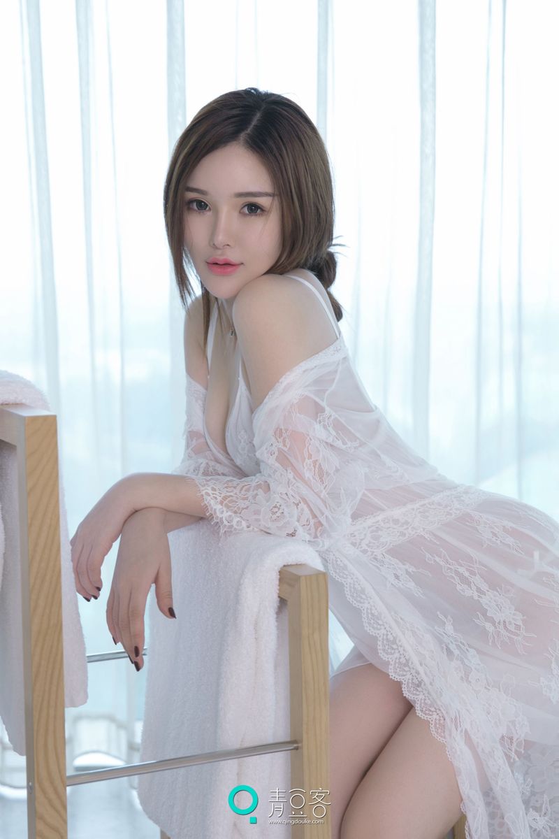 性感女神陈宇曦niki网红毛衣透视薄纱齐B超短裙写真