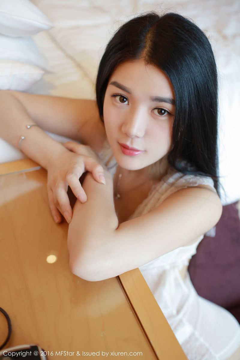 美女模特王梓童Doirs杨柳细腰肌肤胜雪大尺度性感套图