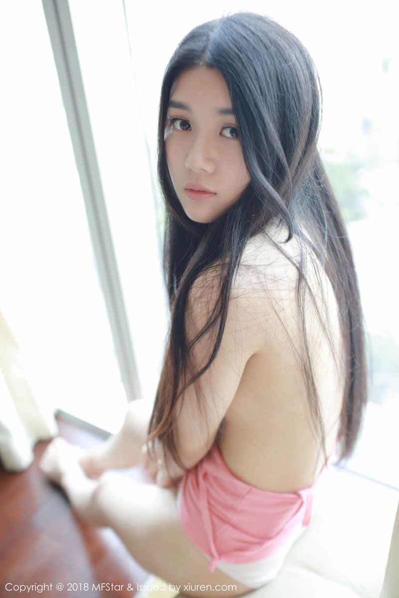 美女模特王梓童Doirs红色内衣雪白肌肤白嫩气质写真