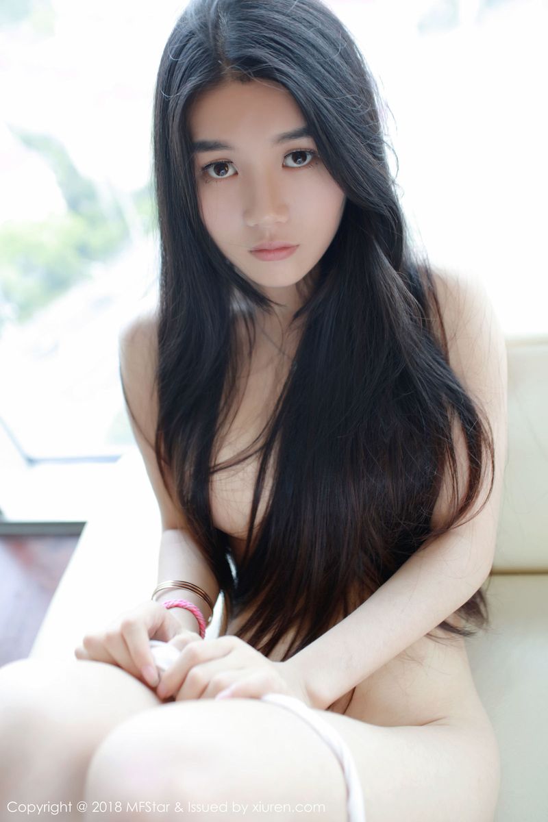 美女模特王梓童Doirs红色内衣雪白肌肤白嫩气质写真