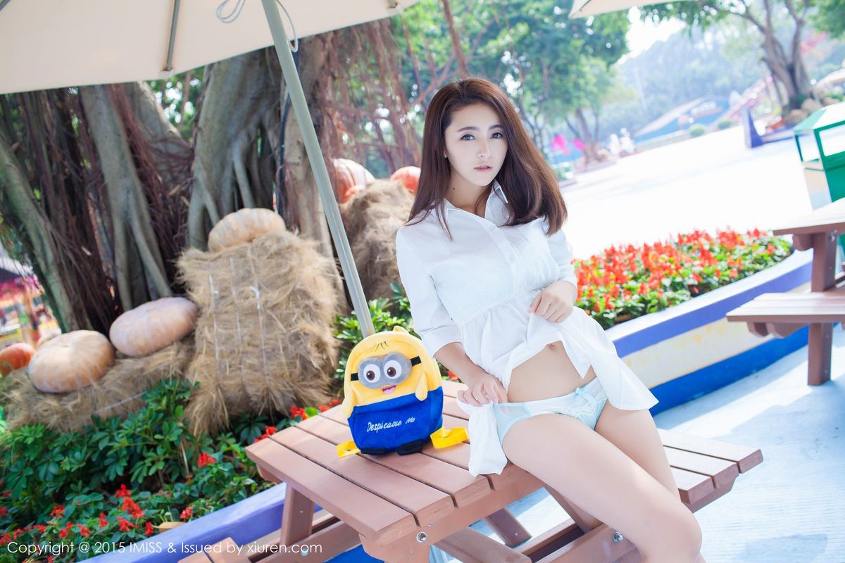 美女模特夏茉GIGI小清新白衬衫内衣诱惑街拍写真