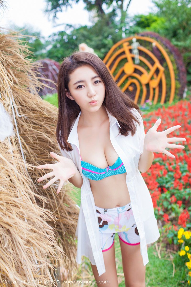 美女模特夏茉GIGI小清新白衬衫内衣诱惑街拍写真