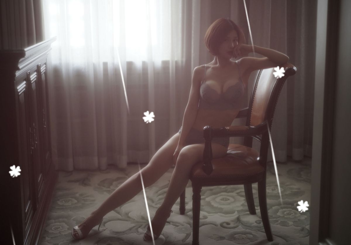 美女模特闫盼盼sexy法式情愫坚挺翘臀内衣诱惑室内套图
