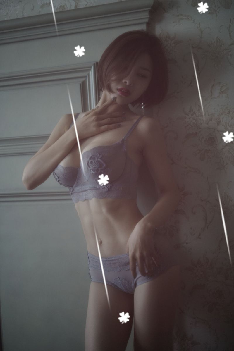 美女模特闫盼盼sexy法式情愫坚挺翘臀内衣诱惑室内套图