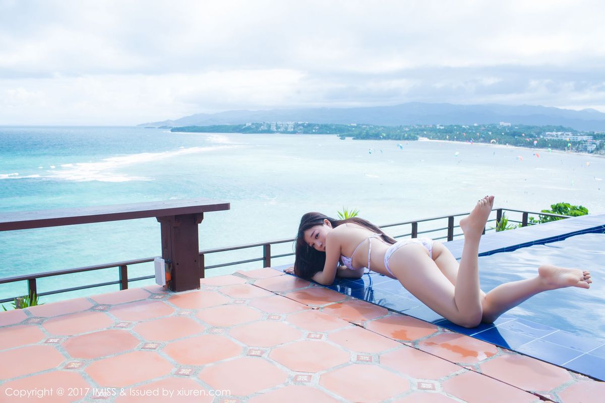 清纯美女芝芝Booty美胸翘臀苗条身材长滩户外旅拍