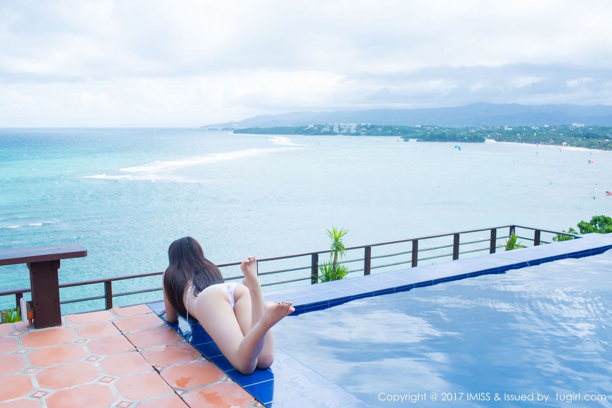清纯美女芝芝Booty美胸翘臀苗条身材长滩户外旅拍