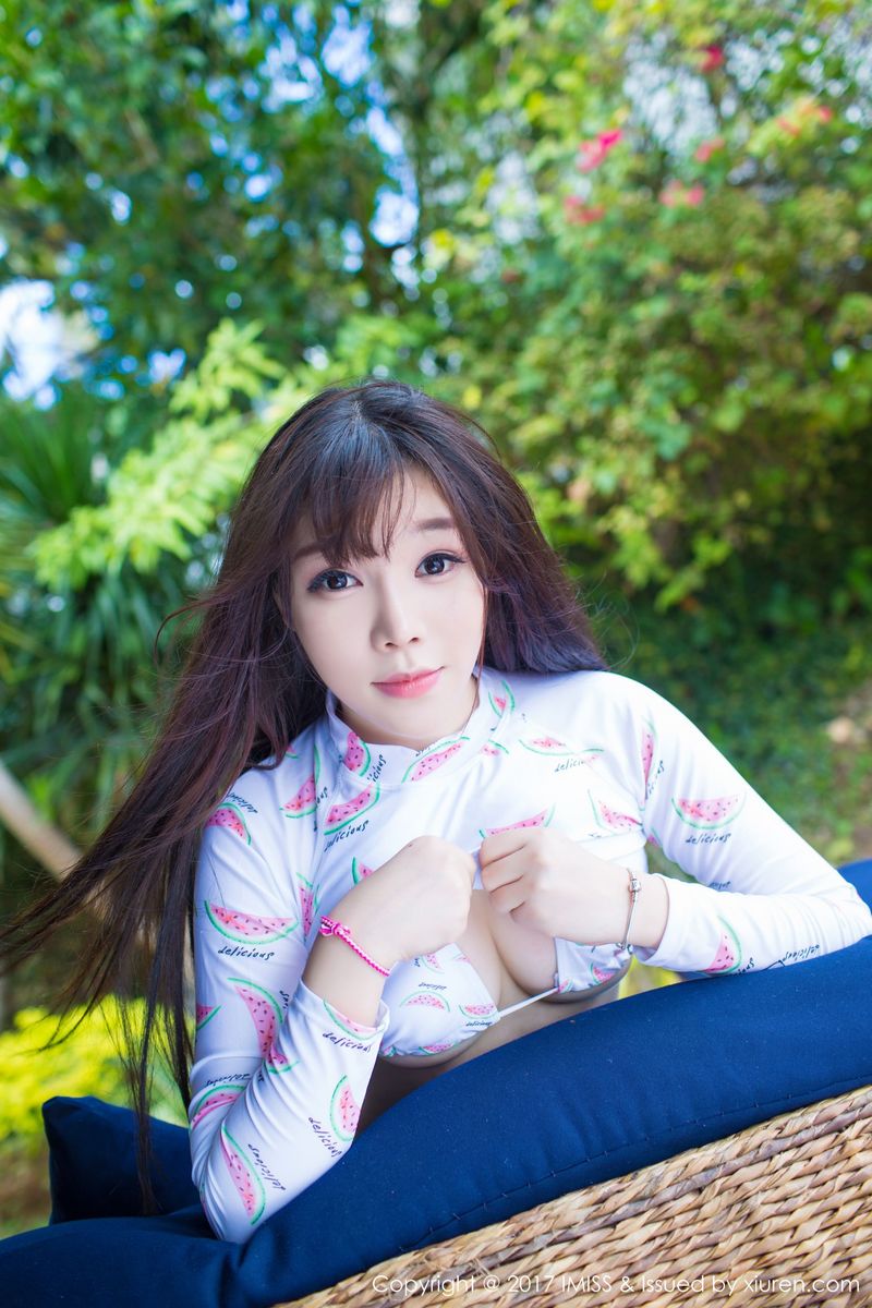 清纯美女芝芝Booty美胸翘臀苗条身材长滩户外旅拍