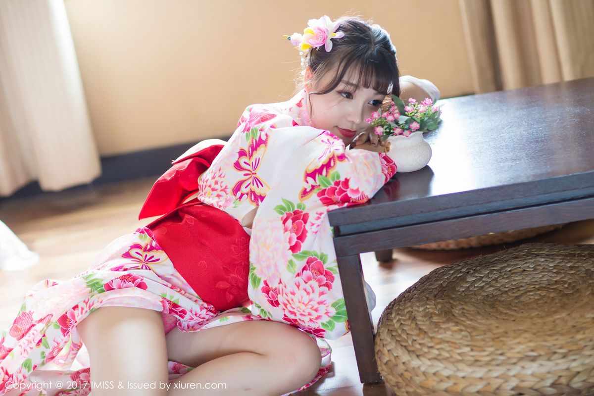 美女模特芝芝Booty日系和服&三点式比基尼系列性感写真