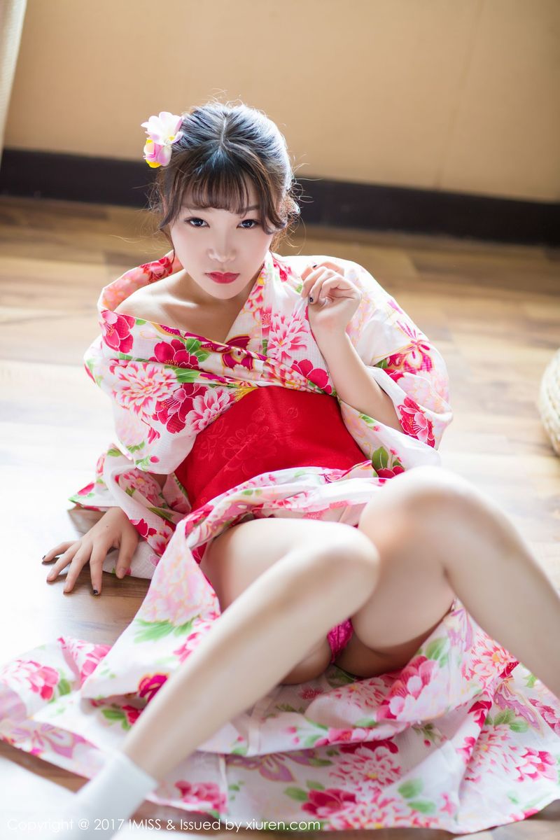 美女模特芝芝Booty日系和服&三点式比基尼系列性感写真