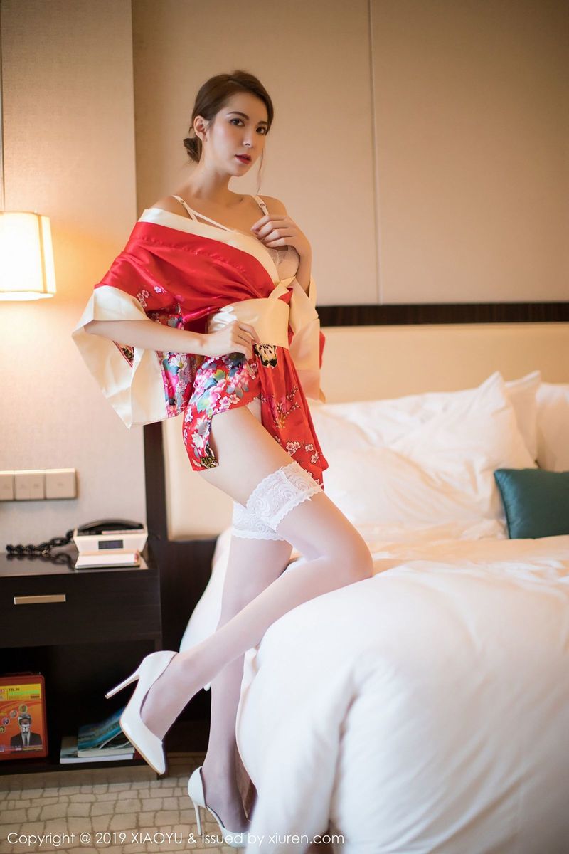 性感女神陈良玲carry红色和服&丝袜美腿私房魅惑写真