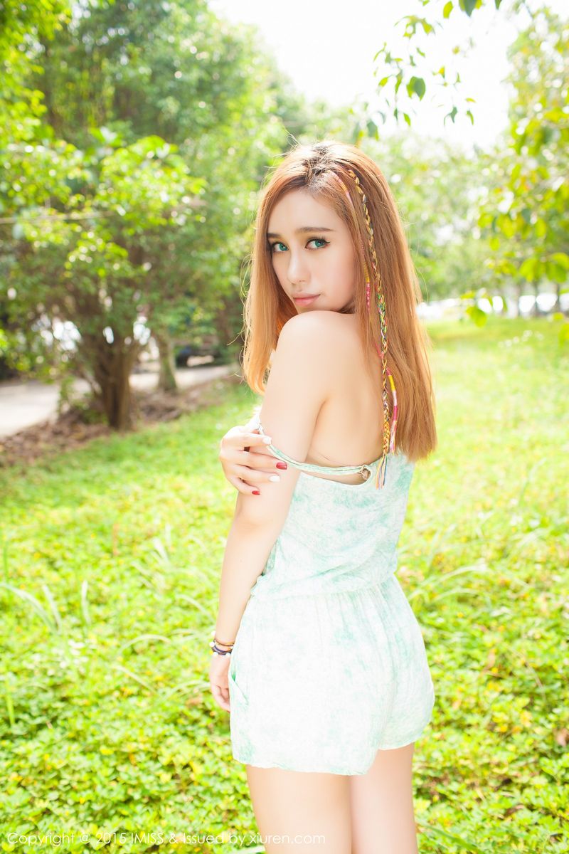 美女模特何嘉儿Michi_Ho修长美腿户外小清新写真