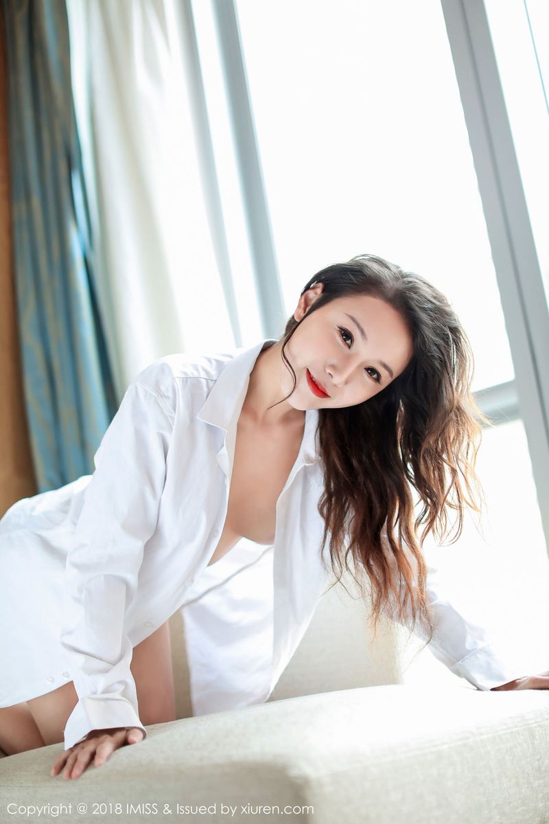 美女模特王沫儿SaSa白衬衫真空抹胸系列性感写真