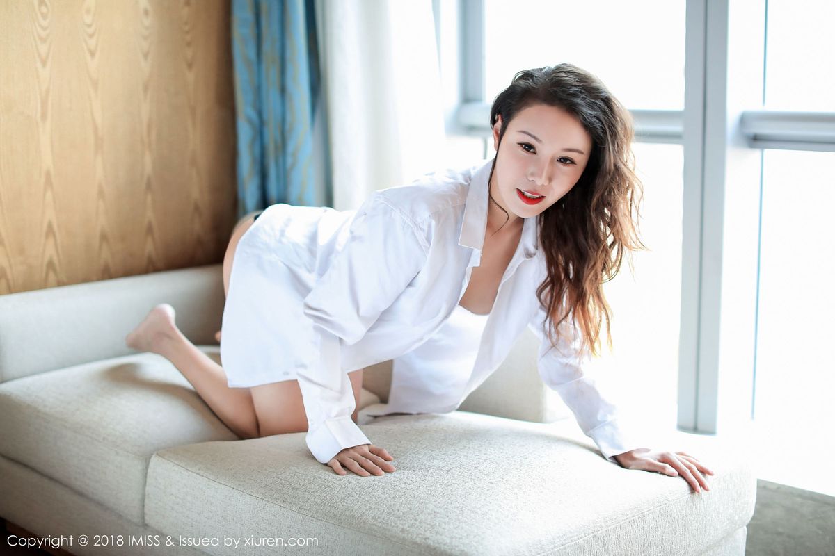 美女模特王沫儿SaSa白衬衫真空抹胸系列性感写真