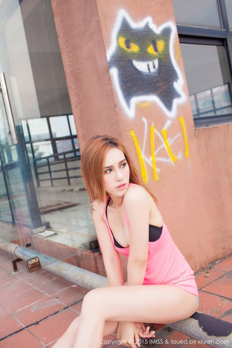 美女模特何嘉儿Michi_Ho修长美腿户外小清新写真
