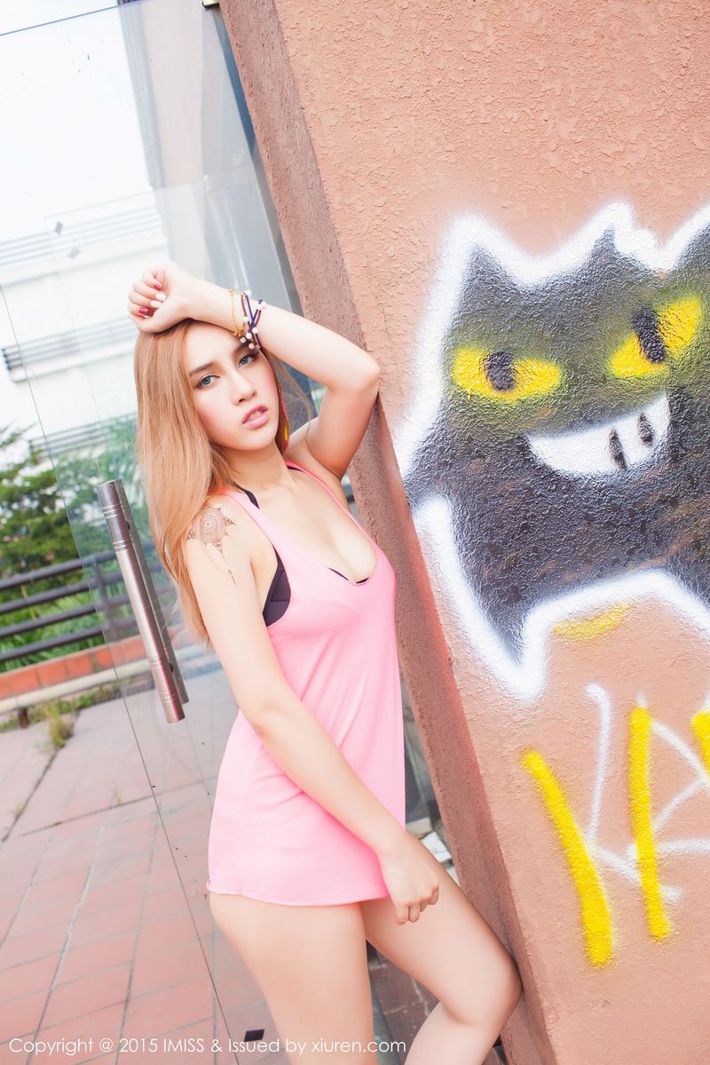 美女模特何嘉儿Michi_Ho修长美腿户外小清新写真