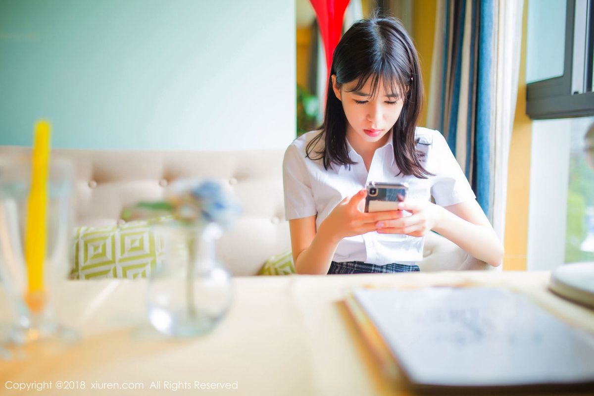 美女模特艾栗栗栗栗栗栗吖职场OL女秘书装扮黑丝美腿性感写真