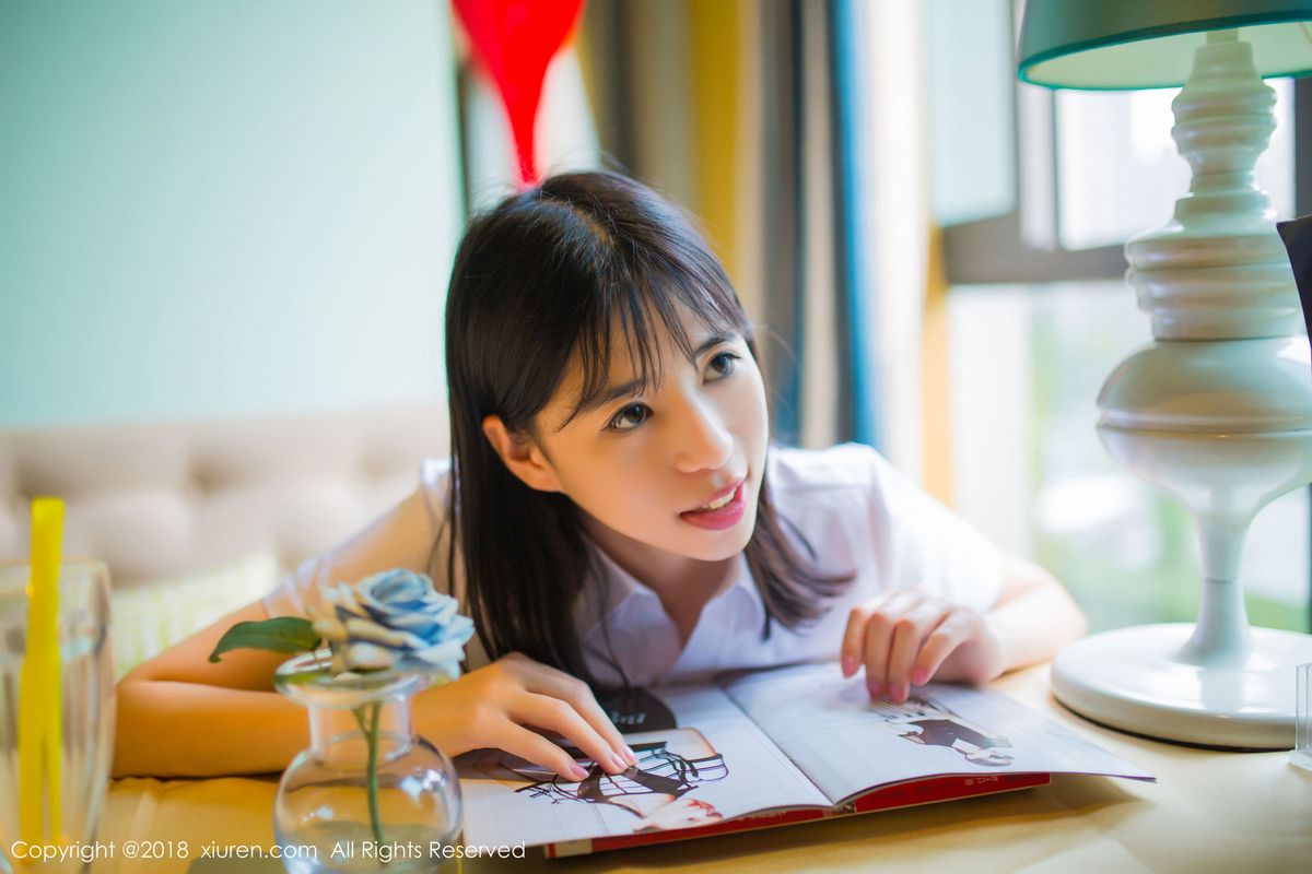 美女模特艾栗栗栗栗栗栗吖职场OL女秘书装扮黑丝美腿性感写真