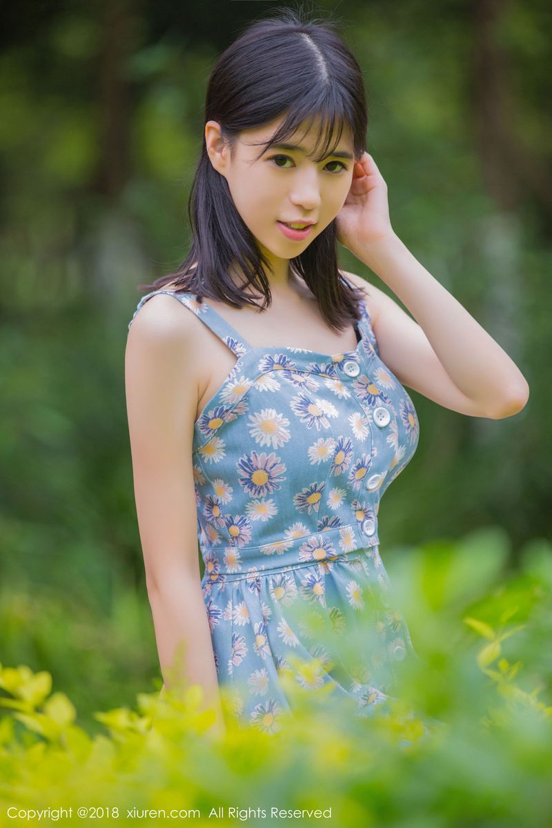 美女模特艾栗栗栗栗栗栗吖学生制服诱惑清新外拍