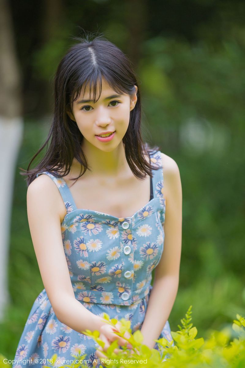 美女模特艾栗栗栗栗栗栗吖学生制服诱惑清新外拍