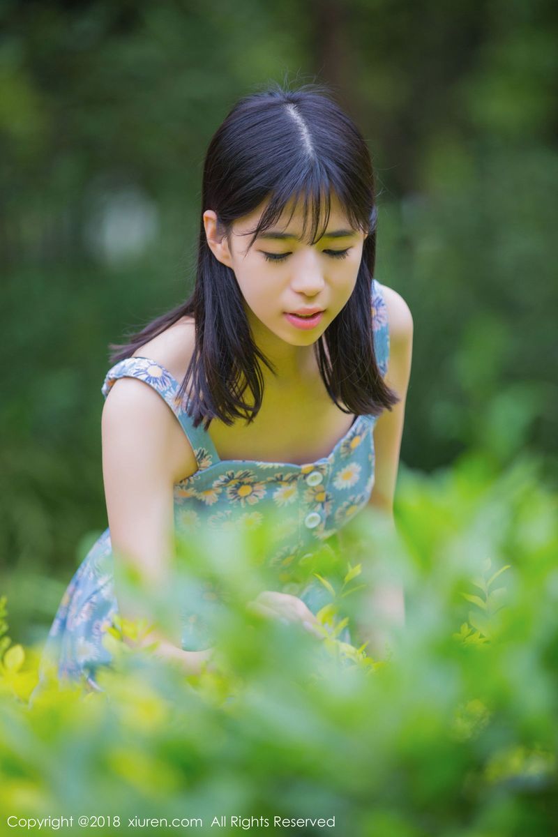 美女模特艾栗栗栗栗栗栗吖学生制服诱惑清新外拍
