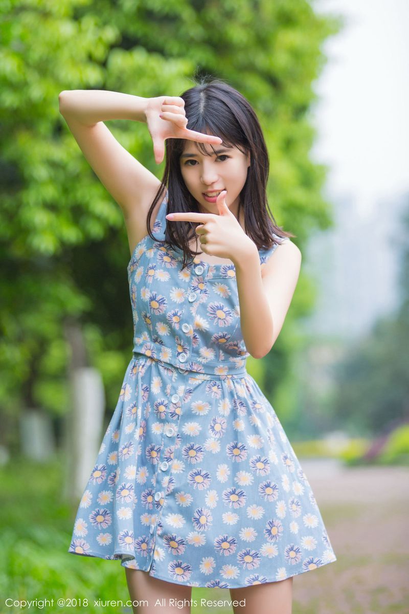 美女模特艾栗栗栗栗栗栗吖学生制服诱惑清新外拍