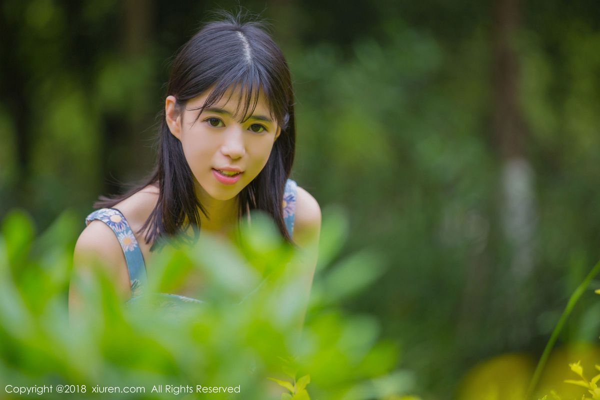 美女模特艾栗栗栗栗栗栗吖学生制服诱惑清新外拍