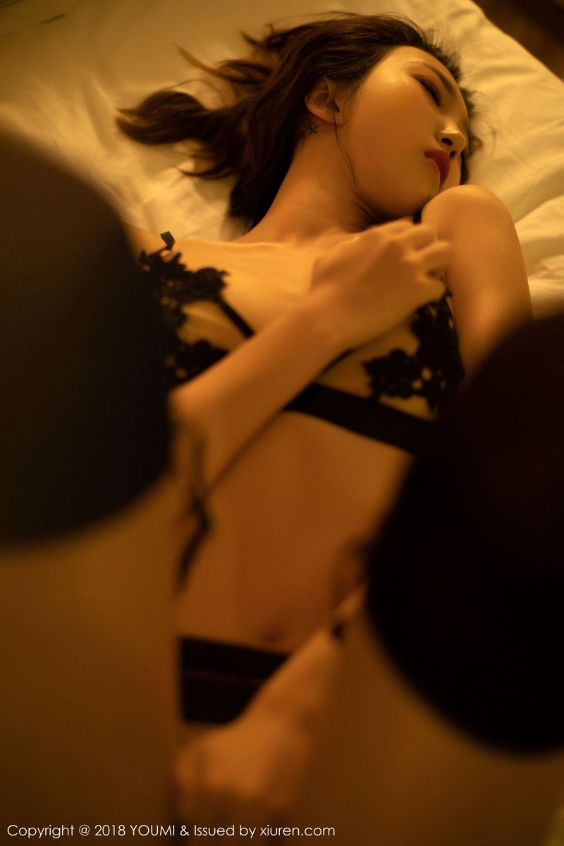 性感女神冯木木LRIS曼妙身段腰似小蛮私房魅惑写真