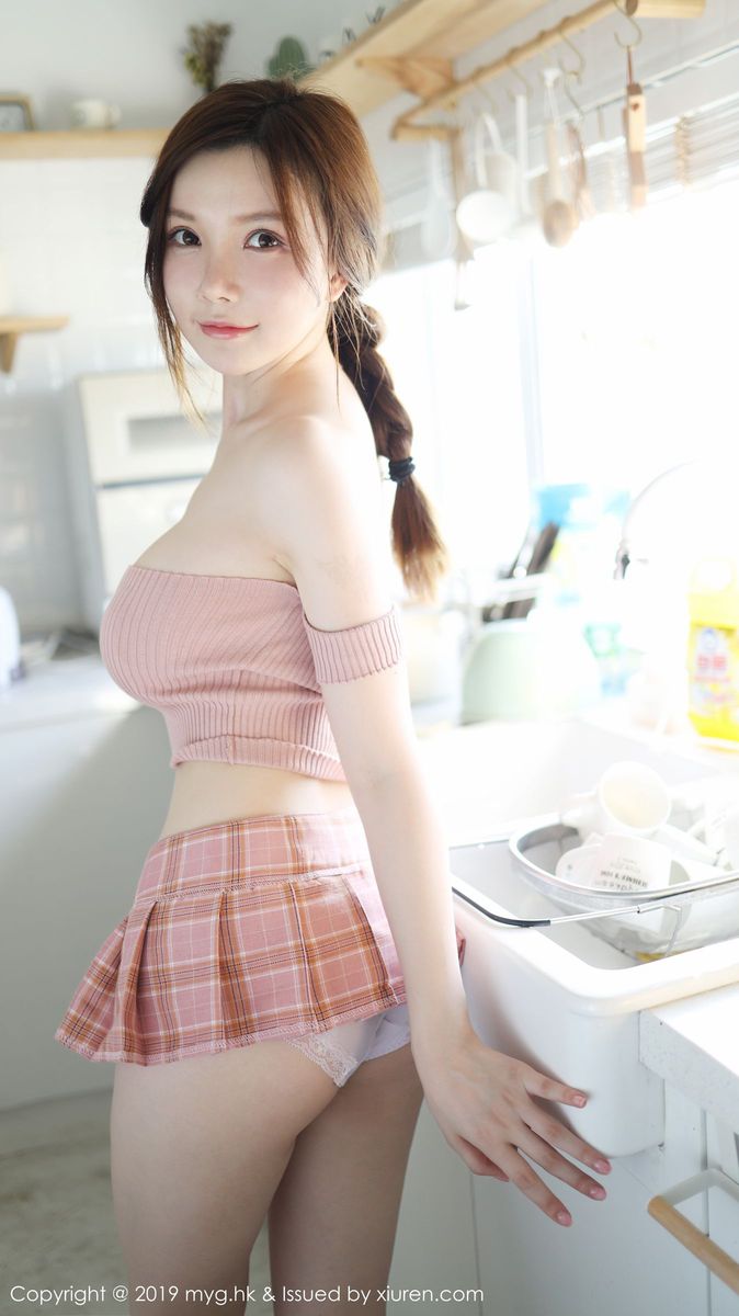美女模特糯美子Mini童颜巨乳女仆制服主题私房写真